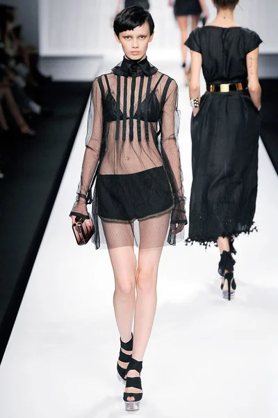 Look 27